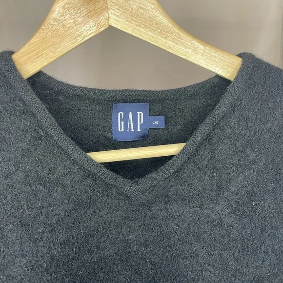 Vintage Gap Black V-Neck Sweater - Picture 2 of 3